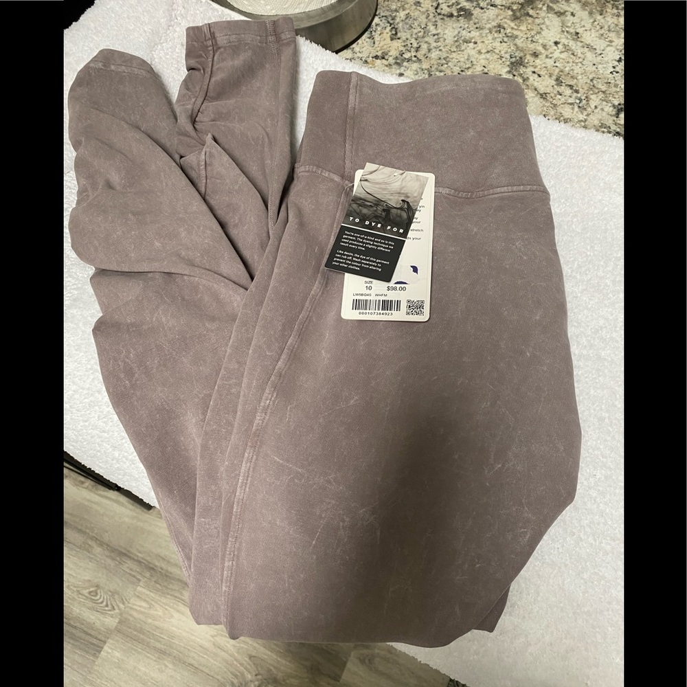 Lululemon Inner glow tight 28